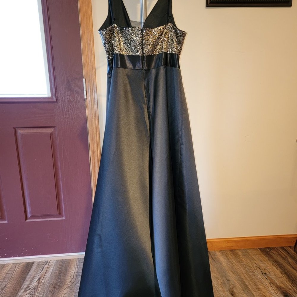 EVER-PRETTY Mesh Insert Contrast Sequins High Low Hem Satin Prom Dress - Picture 4 of 5